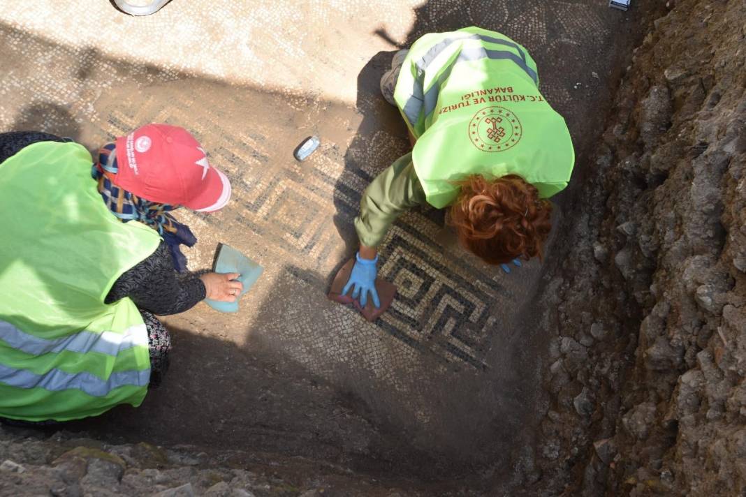 Side Antik Kenti'nde kazıda mozaik bulundu! Tam 2 bin yıllık. Birçok sır açığa çıkacak 21